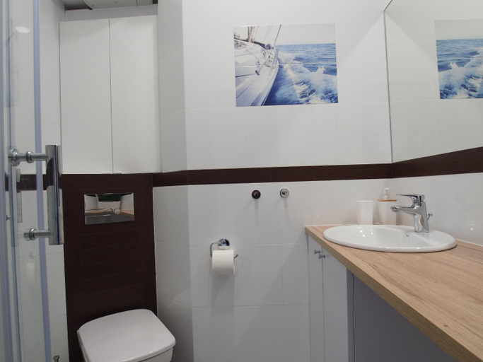 Bathroom 2, Grand-Tourist Center Point Apartments, Gdańsk City
