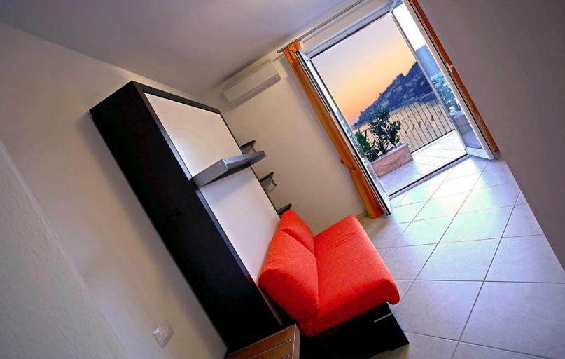 Others 4, Residence I Gabbiani, La Spezia