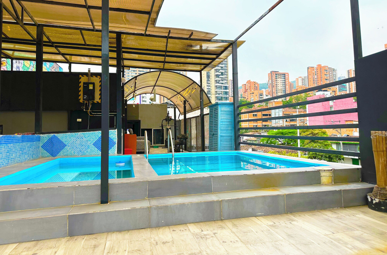 Sport & Beauty 4, PROMO 18 BDRM Building, Pool+ 5Jacuzzis at Poblado, Medellín
