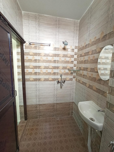 Bathroom 4, Hotel Saraswati Palace, Varanasi
