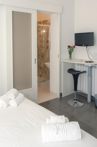 Bathroom 2, Rooms 19 - Rooms and Breakfast, Palermo
