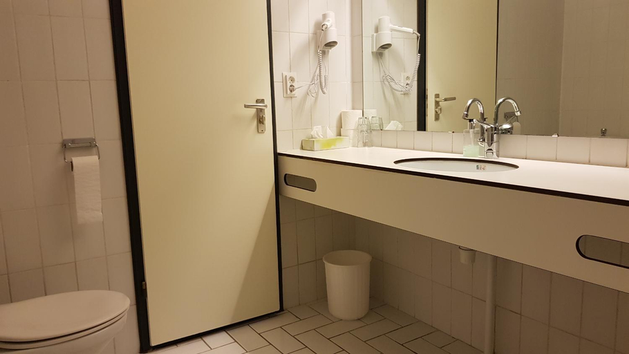 Bathroom 5, City Hotel Winschoten, Winschoten