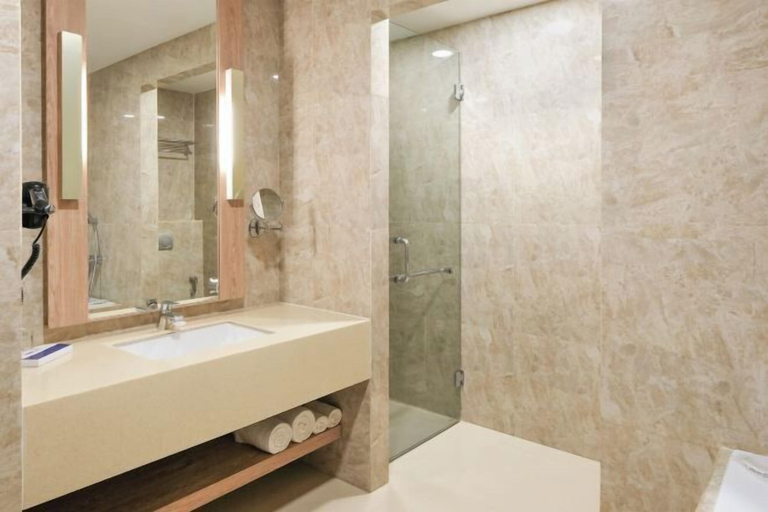 Bathroom 14