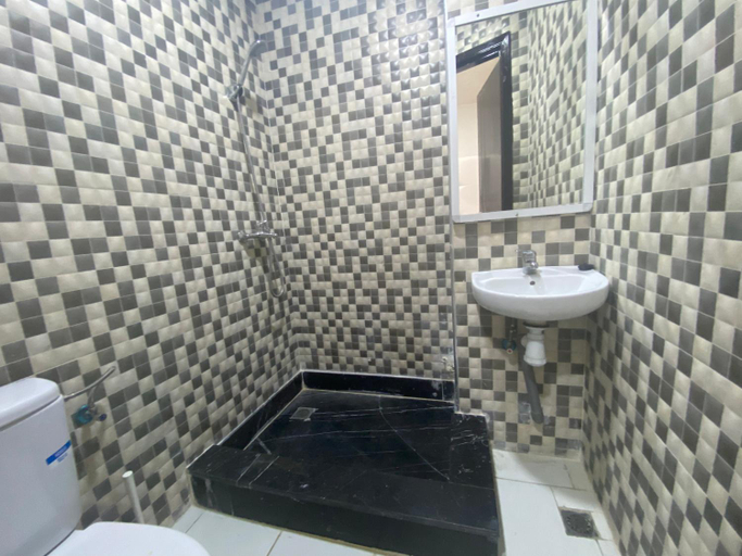 Bathroom 3, Guitar Palace, Sidi Kacem