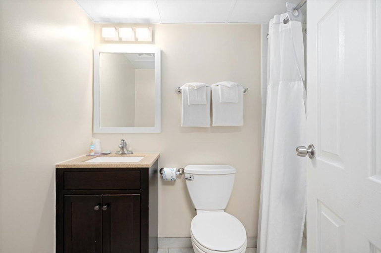 Bathroom 5, Carousel Resort Hotel and Condominiums, Worcester