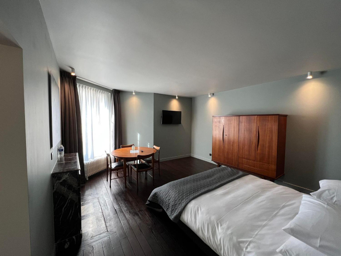 Bedroom 2, Le Petit Chateau, Marne