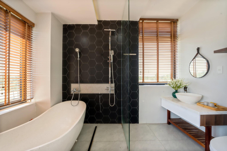 Bathroom, Villa Hội An sát biển An Bàng, Da Nang
