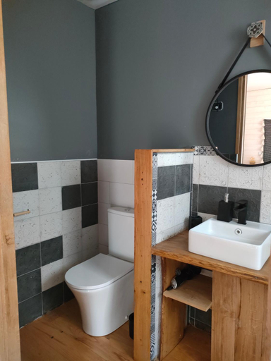 Bathroom 2, OFILDLEAU, Var