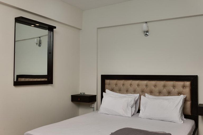 Bedroom 5, Diamond Apart's Dha Karachi, Karachi