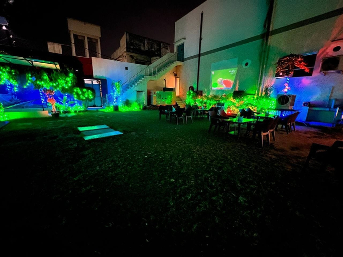 Food & Drinks 5, Hotel Kameshut Garden Bar and Restaurant, Varanasi