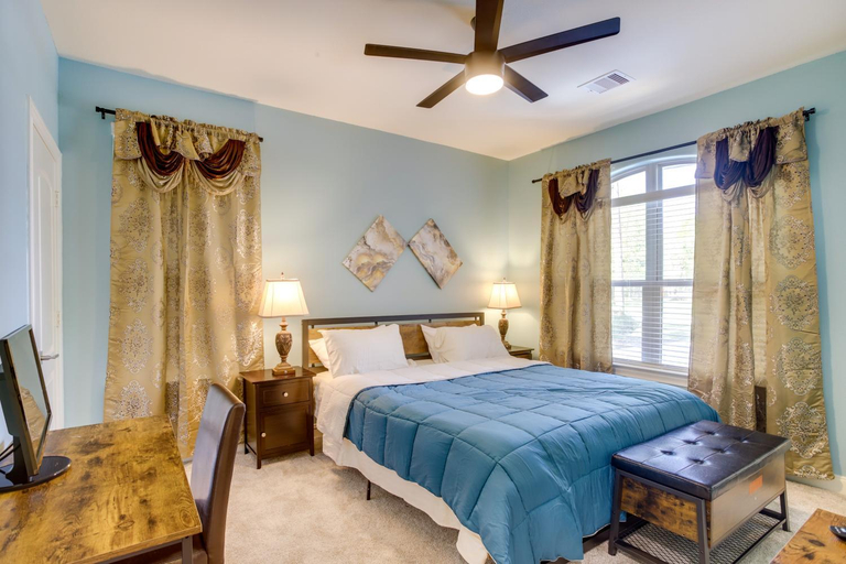 Others 4, Chic Texas Abode w/ Patio & Fenced-In Yard!, Houston