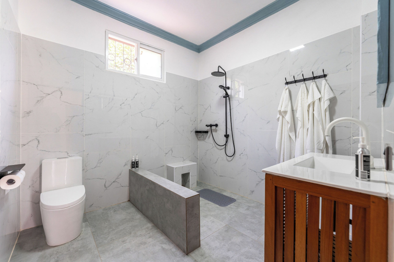 Bathroom 3, Babylon Gardens, Msambweni