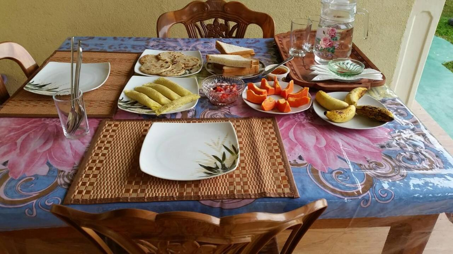 Food & Drinks