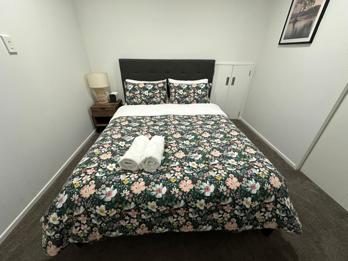 Others 5, Trafalgar Place, Waitakere