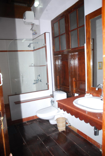 Bathroom 4, Old Courtyard Hotel, Ernakulam