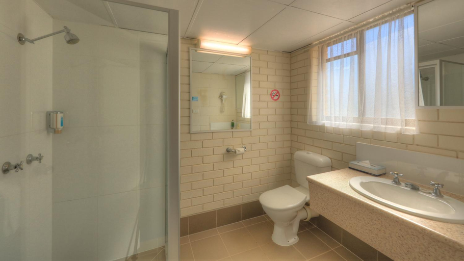 Bathroom 4, Cleveland Bay Air Motel, Cleveland