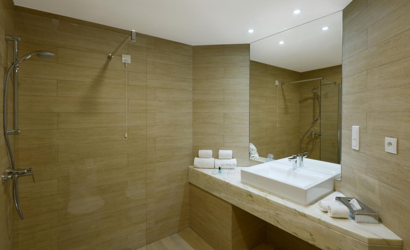 Bathroom 5, Hotel Baia Azul, Funchal