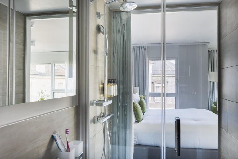 Bathroom 4, Base Nyon, Nyon