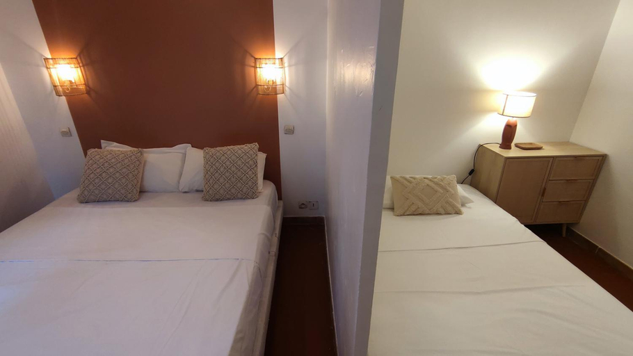 Bedroom 4, Logis Hotel & Restaurant du Parc, Bouches-du-Rhône