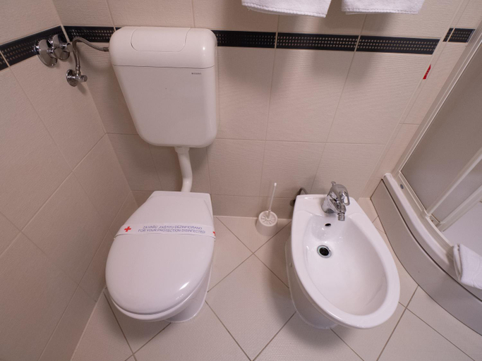 Bathroom 10