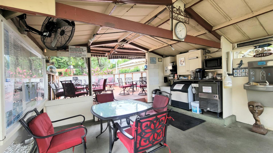 Food & Drinks, Barefoot Mailman Motel, Palm Beach