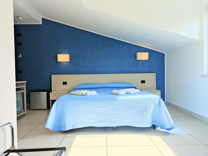 Bedroom 2, Rooms&Apartments Hotel Danci, Savona