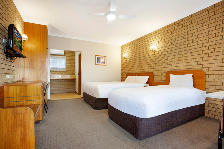 Bedroom 3, Manifold Motor Inn, Corangamite - North