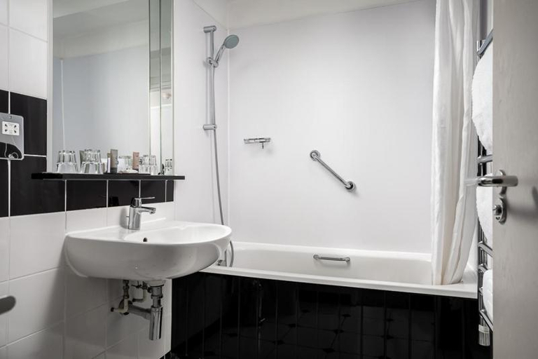 Bathroom, Langstone Quays Resort, Portsmouth