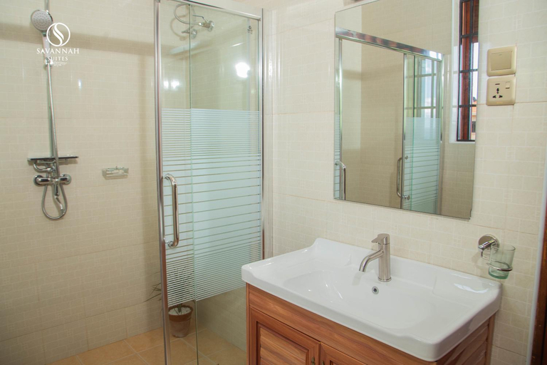 Bathroom, Savannah Suites, Jinja
