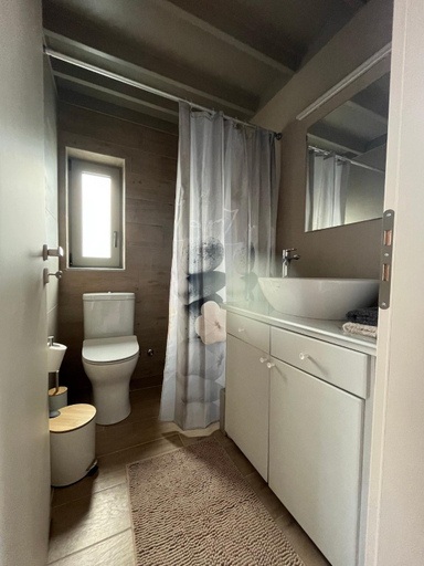 Bathroom 5, Easy Living 1 & 2, South Aegean