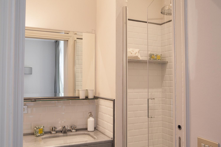 Bathroom 4, Verdi apartments, Florence