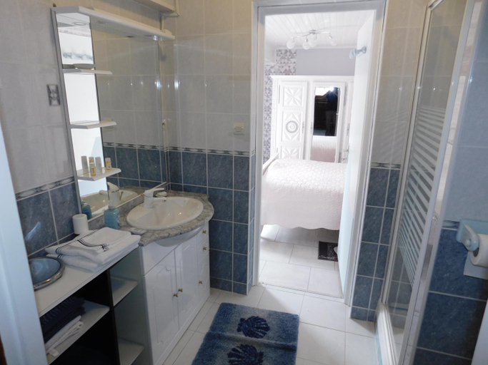 Bathroom 2, Chambre du Hamel, Pas-de-Calais