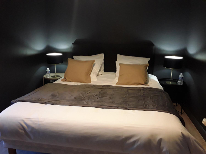 Bedroom 2, La Pomme d'Or Hotel Restaurant, Nièvre