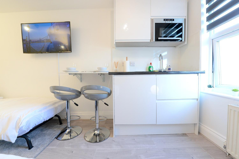 Others 2, Stylish Studios by Luxestays Shepherds Bush, London