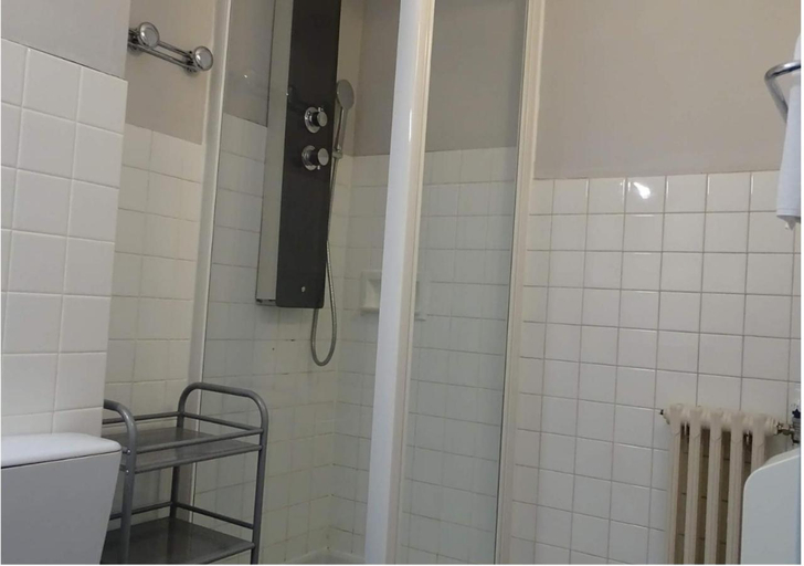 Bathroom 4, Europa Hotel, Isère