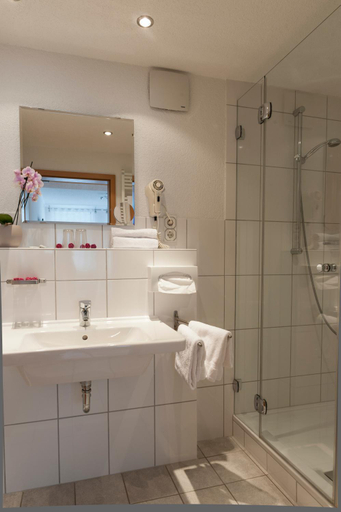 Bathroom, Merker's Hotel & Restaurant Bostalsee, St. Wendel