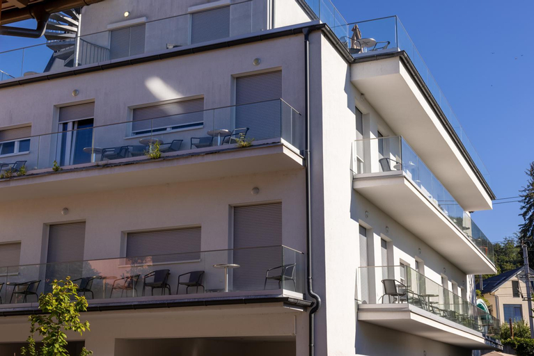 Exterior 10
