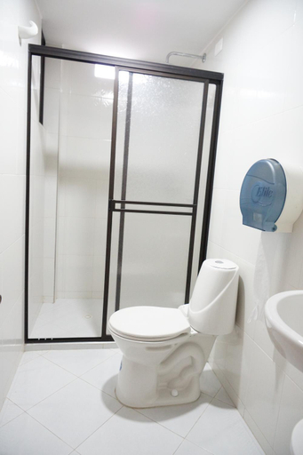 Bathroom, Hotel Esmeralda, San Gil