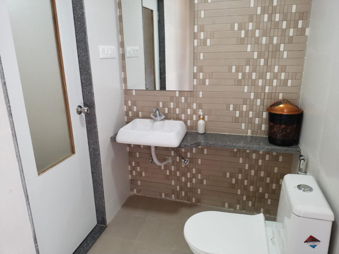 Bathroom 2, Hotel Dolphin Residency, Patan