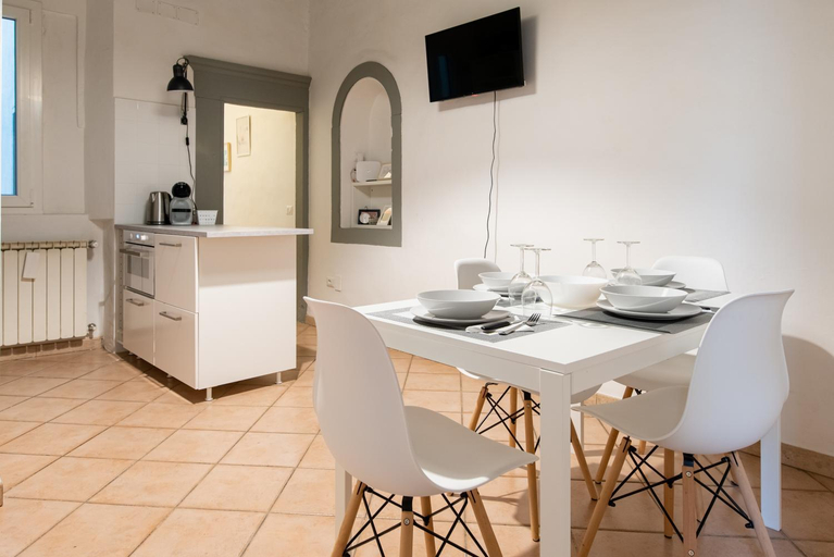 Others 3, 2 apartments next to a market and Piazza Santa Croce - HomeUnity, Florence