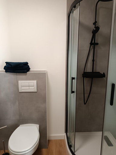 Bathroom 2, Villa EsquirHall, chambres d'hotes, Dordogne