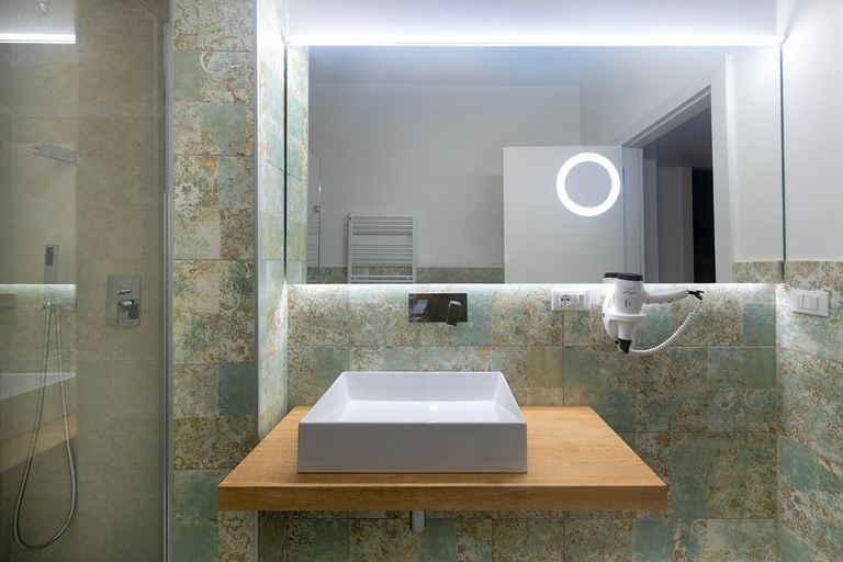 Bathroom 3, Azzurra Aparthotel, Lecce