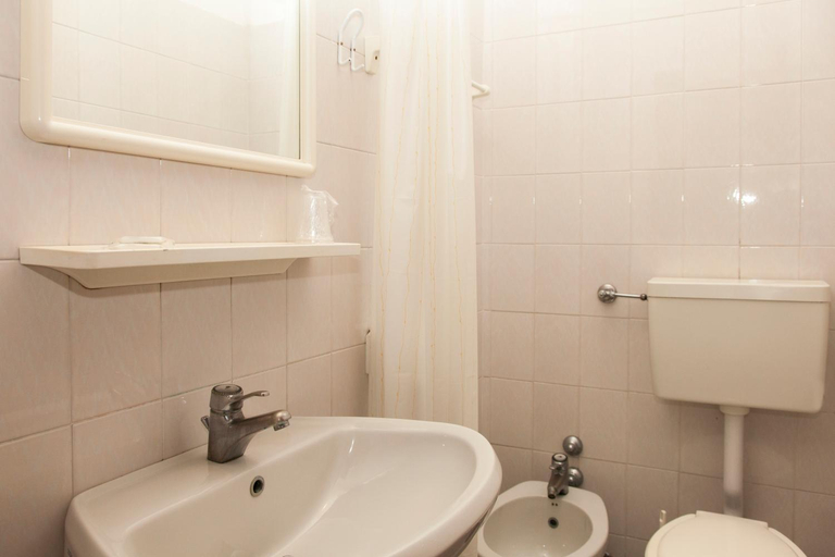 Bathroom 2, Hotel Taormina, Venezia