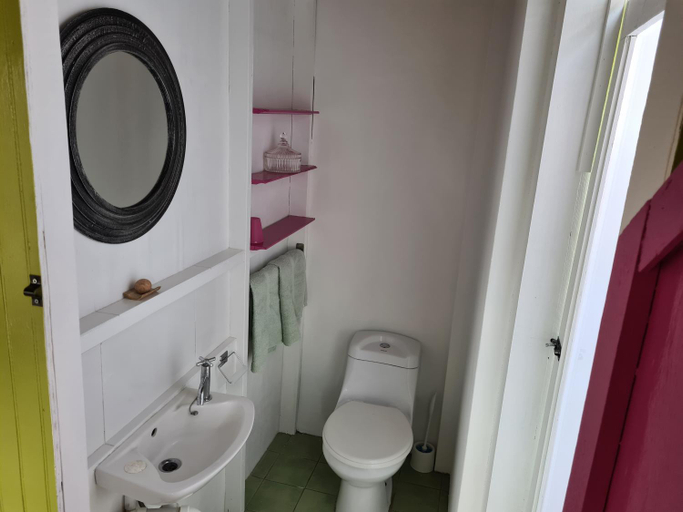 Bathroom, Almost Paradise Cottage Retreats