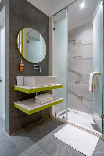 Bathroom 25
