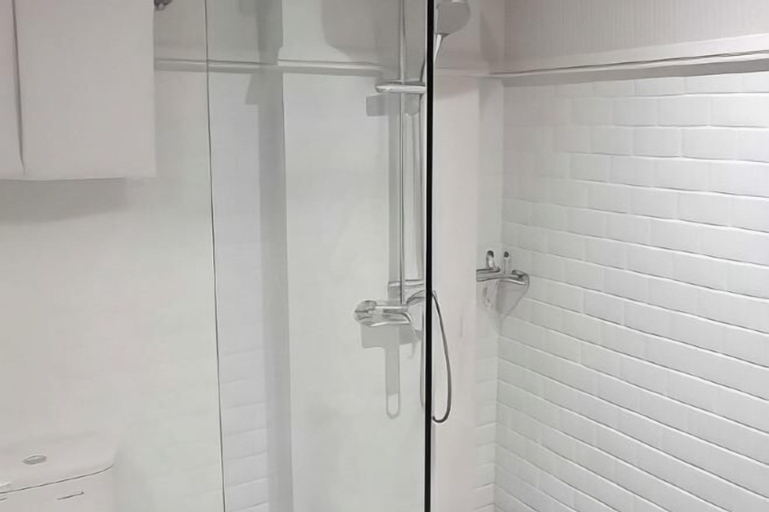 Bathroom 16