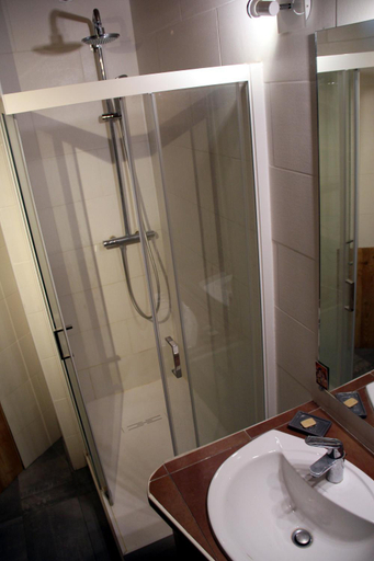 Bathroom 3, La Paille, Hautes-Alpes
