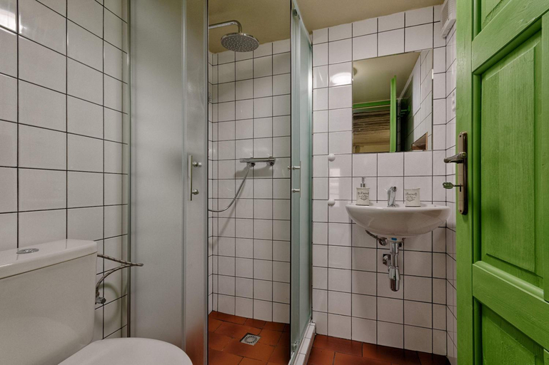 Bathroom 2, Mestansky dum - kulturni pamatka Mlynska 119, Jindřichův Hradec