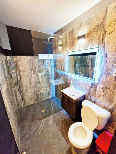 Bathroom 3, PROMO 18 BDRM Building, Pool+ 5Jacuzzis at Poblado, Medellín