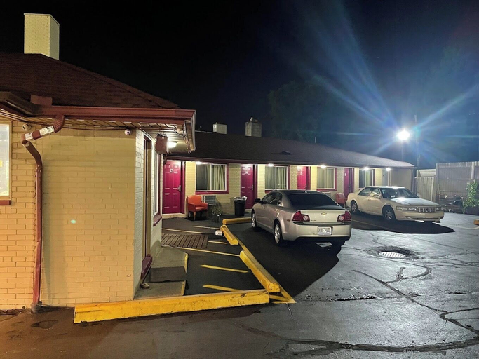 Exterior & Views 2, Deluxe Inn Motel, Wayne